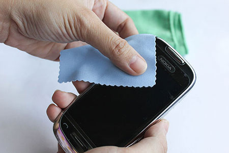 تمیز کردن صفحه گوشی,تمیز کردن ال سی دی موبایل,تمیز کردن صفحه نمایش موبایل